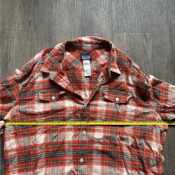 Patagonia Red and Green Plaid Casual Shirt - Picture 2 of 5